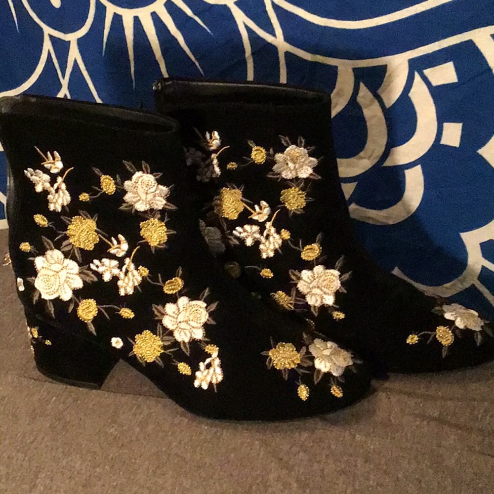 Boots with roses, make me an offer!